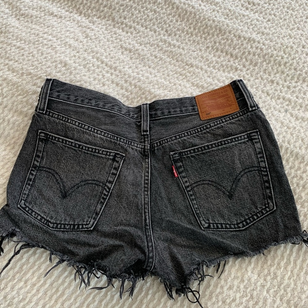 High waisted black Levi shorts